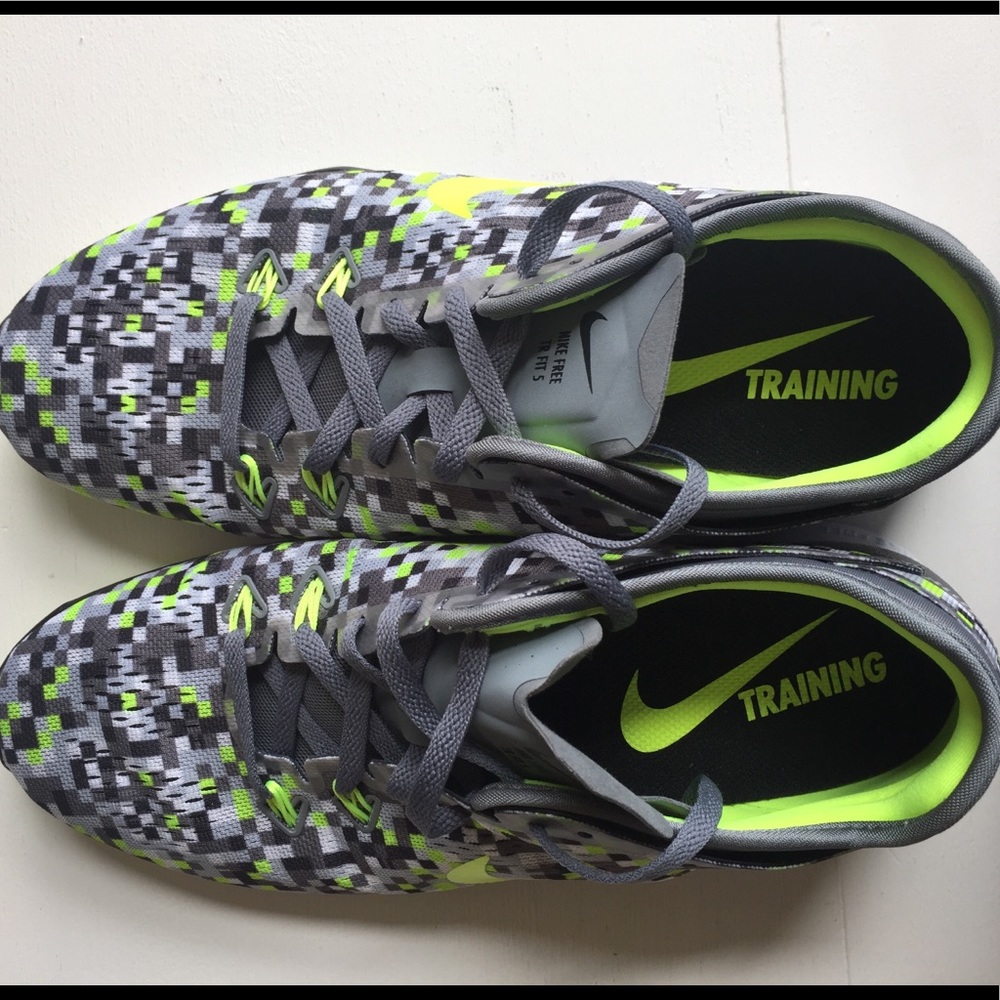 NWOT Nike Free Trainers Size 9.5
